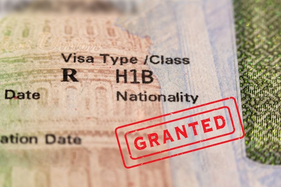 Similarities and Differences Between the H-1B and O-1 Visas