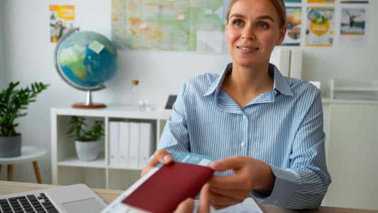 Agent v. Employer for an O-1 Visa